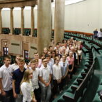 Uczniowie ze Szkoły Podstawowej w Mircu na wycieczce w Sejmie / Marzena Mąkosa / Radio Kielce