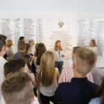 Uczniowie ze Szkoły Podstawowej w Mircu na wycieczce w Sejmie / Marzena Mąkosa / Radio Kielce