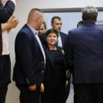 Spotkanie wicepremier Beaty Szydło z mieszkańcami Ostrowca Świętokrzyskiego. Na zdjęciu w środku: wicepremier Beata Szydło / Marzena Mąkosa / Radio Kielce