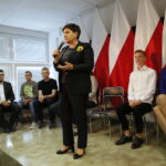 Spotkanie wicepremier Beaty Szydło z mieszkańcami Ostrowca Świętokrzyskiego. Na zdjęciu: wicepremier Beata Szydło / Marzena Mąkosa / Radio Kielce