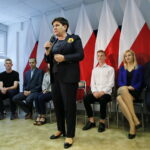 Spotkanie wicepremier Beaty Szydło z mieszkańcami Ostrowca Świętokrzyskiego. Na zdjęciu: wicepremier Beata Szydło / Marzena Mąkosa / Radio Kielce