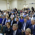 Spotkanie wicepremier Beaty Szydło z mieszkańcami Starachowic w Starostwie Powiatowym. W pierwszym rzędzie od lewej: Marek Kwitek - poseł PiS, Agata Wojtyszek - wojewoda świętokrzyski, Jarosław Rusiecki - senator PiS / Marzena Mąkosa / Radio Kielce