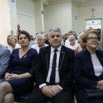 Spotkanie wicepremier Beaty Szydło z mieszkańcami Starachowic w Starostwie Powiatowym. W pierwszym rzędzie od prawej: Maria Zuba - poseł PiS, Bogdan Latosiński - poseł PiS / Marzena Mąkosa / Radio Kielce