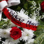 75. rocznica powstania oddziału AK "Wybranieccy". Kwiaty złożone przed pomnikiem / Marzena Mąkosa / Radio Kielce