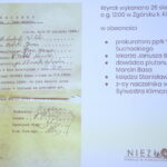 Wręczenie not identyfikacyjnych w OMPiO. Jeden ze slajdów prezentowanych w trakcie omawiania wyników kolejnych udanych prac archeologicznych prowadzonych przez fundacje "Niezłomni" w Zgórskich Lasach. Na slajdzie protokół wykonania wyroku - kary śmierci / Marzena Mąkosa / Radio Kielce