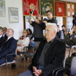 Wręczenie not identyfikacyjnych w OMPiO. Po prawej: Jan Mojecki - brat Romana Mojeckiego, na którym został wykonany wyrok / Marzena Mąkosa / Radio Kielce