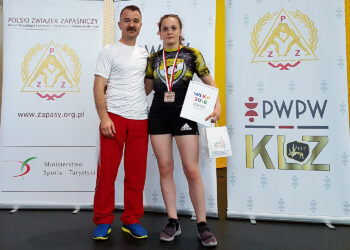 Weronika Kapinos (Czarni Połaniec) ze swoim trenerem Tadeuszem Szkwarkiem / Czarni Połaniec