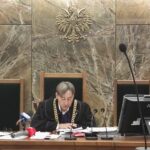 Sąd Rejonowy. Odczytanie wyroku ws. wyłudzeń pieniędzy na świadczenia z NFZ. Na zdjęciu sędzia Artur Łukawski / Emilia Sitarska / Radio Kielce