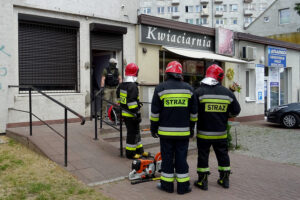 Funkcjonariusze CBŚP wkroczyli do dwóch lokali w regionie, w których sprzedawane są dopalacze / Emilia Sitarska / Radio Kielce