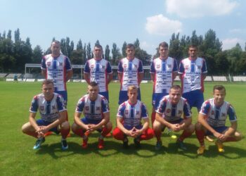 Piłkarze Wisły Sandomierz przed meczem z Hutnikiem Kraków / SKS WISŁA Sandomierz