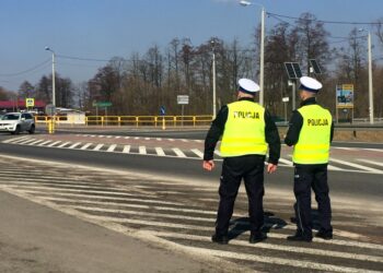 Policja prowadzi wzmożone kontrole na drogach / Monika Miller / Radio Kielce