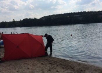 Na zalewie Piachy w Starachowicach utonął młody mężczyzna / policja