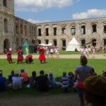 Biesiada Imieninowa Krzysztofa Ossolińskiego na zamku Krzyżtopór / Emilia Sitarska / Radio Kielce