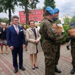 Kielce. Uroczystość z okazji 100-lecia obecności Salezjanów Księdza Bosko w Kielcach. Na zdjęciu: senator Krzysztof Słoń i wojewoda Agata Wojtyszek / Marlena Płaska / Radio Kielce