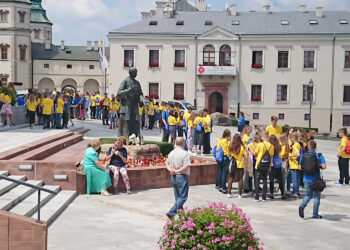 Stypendyści Fundacji „Dzieło Nowego Tysiąclecia” spędzają wakacje między innymi w stolicy województwa świętokrzyskiego / Marlena Płaska / Radio Kielce