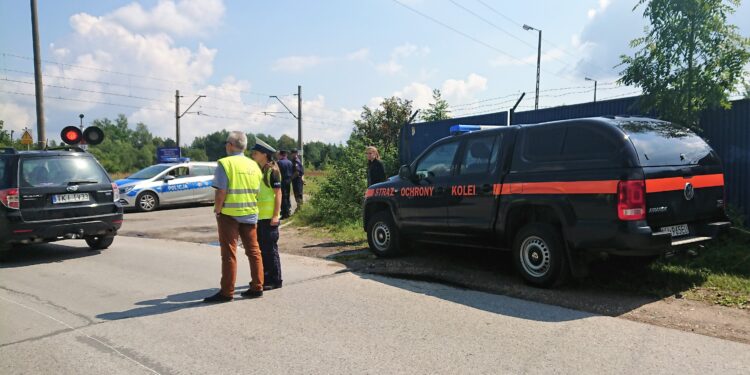 Akcja profilaktyczna policji "Bezpieczny przejazd – szlaban na ryzyko" / Monika Miller / Radio Kielce