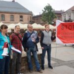 Kielce. Protest „STOP ACTA 2”. Na zdjęciu: Magdalena Fogiel-Litwinek z Kukiz'15 (z lewej strony) / Michał Kita / Radio Kielce