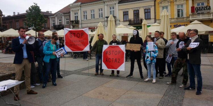 Kielce. Protest „STOP ACTA 2” / Michał Kita / Radio Kielce