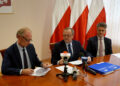 Marek Scelina - dyrektor Miejskiego Ośrodka Pomocy Rodzinie w Kielcach, Andrzej Michalski - dyrektor świętokrzyskiego oddziału PFRON, Krzysztof Słoń - senator PiS / Katarzyna Prędotka / Radio Kielce