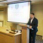 19.07.2018 Kielce. Przekazanie defibrylatorów Ochotniczym Strażom Pożarnym powiatu kieleckiego przez starostwo powiatowe. Starosta Michał Godowski / Marcin Różyc / Radio Kielce