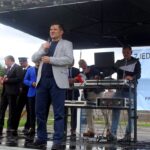 Rodzinny piknik w Kazimierzy Wielkiej na 100-lecie niepodległości. Na zdjęciu: senator Jacek Włosowicz (przemawia) / Kamil Włosowicz / Radio Kielce