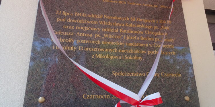 Tablica upamiętniająca Rozbrojenie Posterunku Żandarmerii Niemieckiej / Kamil Włosowicz / Radio Kielce
