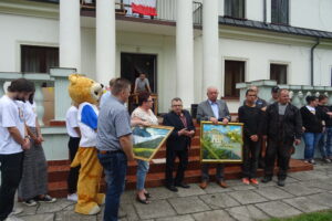 Plac zabaw odnowiony przez wolontariuszy z firmy Vanstar / Ewa Pociejowska-Gawęda / Radio Kielce