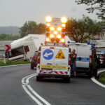 Zderzenie ciężarówki z samochodem osobowym / Ewa Pociejowska-Gawęda / Radio Kielce