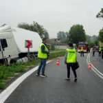 Zderzenie ciężarówki z samochodem osobowym / Ewa Pociejowska-Gawęda / Radio Kielce