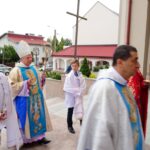 Skarżysko. Wprowadzenie relikwii św. Ojca Charbela z Libanu. Na zdjęciu: bp Henryk Tomasik - ordynariusz diecezji radomskiej / Tomasz Piwko / Radio Kielce