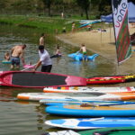 SUP - to wodna dyscyplina sportowa, gdzie do pływania używa się dużej i stabilnej deski i wiosła / Ewa Pociejowska-Gawęda / Radio Kielce