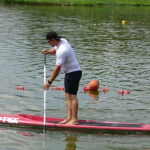 SUP - to wodna dyscyplina sportowa, gdzie do pływania używa się dużej i stabilnej deski i wiosła / Ewa Pociejowska-Gawęda / Radio Kielce