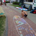 SUP - to wodna dyscyplina sportowa, gdzie do pływania używa się dużej i stabilnej deski i wiosła / Ewa Pociejowska-Gawęda / Radio Kielce