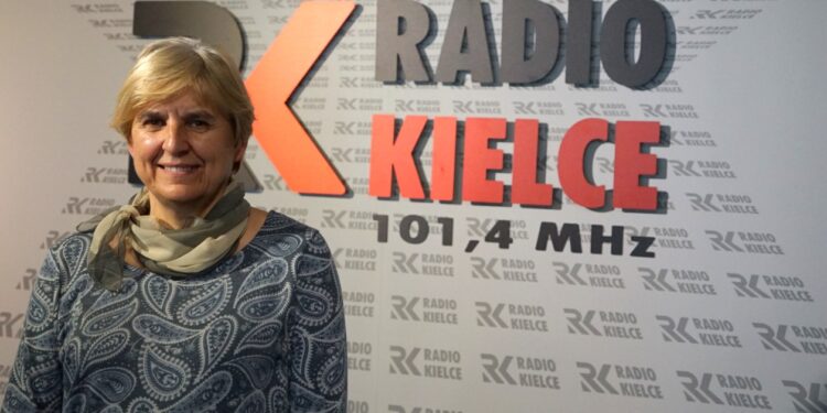 Krystyna Nowakowska - Dyrektor Centrum Edukacji i Kultury w Ciekotach „Szklany Dom” / Karol Żak / Radio Kielce