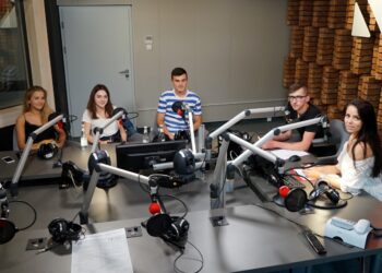 Pokolenie M. Na zdjęciu od lewej: Magdalena Kaczmarczyk, Klaudia Mraz, Jakub Hińcza, Michał Kita i Monika Miller / Karol Żak / Radio Kielce