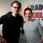 Niedziela z gwiazdą. Gościem Pawła Solarza był aktor Marcel Sabat / Robert Felczak / Radio Kielce