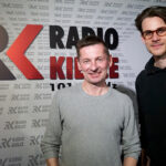 Niedziela z gwiazdą. Gościem Pawła Solarza był aktor Marcel Sabat / Robert Felczak / Radio Kielce