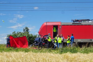 Śmiertelny wypadek na strzeżonym przejeździe kolejowym w miejscowości Skroniów / Ewa Pociejowska-Gawęda / Radio Kielce