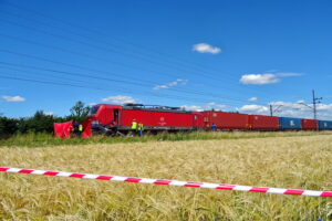 Śmiertelny wypadek na strzeżonym przejeździe kolejowym w miejscowości Skroniów / Ewa Pociejowska-Gawęda / Radio Kielce