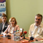 Konferencja prasowa Wojciecha Lubawskiego. Od lewej: Karol Gadowski - zastępca dyrektora Wydziału Kultury, Sportu i Promocji Miasta, Anna Krupka - poseł PiS i Wojciech Lubawski - prezydent Kielc / Marzena Mąkosa / Radio Kielce