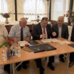 Podpisanie umów na dofinansowanie z programu Małej Odnowy Wsi Świętokrzyskiej / Grażyna Szlęzak-Wójcik / Radio Kielce