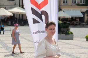 Wyjazdowa audycja "Stacja: wakacje" na Rynku w Sandomierzu / Arkadiusz Miller / Radio Kielce