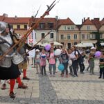 Wyjazdowa audycja "Stacja: wakacje" na Rynku w Sandomierzu / Arkadiusz Miller / Radio Kielce