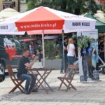 Wyjazdowa audycja "Stacja: wakacje" na Rynku w Sandomierzu / Arkadiusz Miller / Radio Kielce