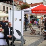 Wyjazdowa audycja "Stacja: wakacje" na Rynku w Sandomierzu / Arkadiusz Miller / Radio Kielce