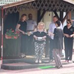 Audycja „Niedziela z gwiazdą”. Tym razem odwiedziliśmy Kołaczkowice nieopodal Buska-Zdroju, gdzie mieszka śpiewaczka operowa Roma Owsińska / Grzegorz Jamka / Radio Kielce