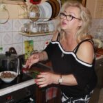 Audycja „Niedziela z gwiazdą”. Tym razem odwiedziliśmy Kołaczkowice nieopodal Buska-Zdroju, gdzie mieszka śpiewaczka operowa Roma Owsińska / Grzegorz Jamka / Radio Kielce