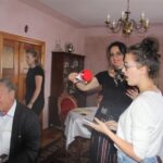 Audycja „Niedziela z gwiazdą”. Tym razem odwiedziliśmy Kołaczkowice nieopodal Buska-Zdroju, gdzie mieszka śpiewaczka operowa Roma Owsińska / Grzegorz Jamka / Radio Kielce