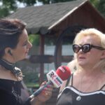 Audycja „Niedziela z gwiazdą”. Tym razem odwiedziliśmy Kołaczkowice nieopodal Buska-Zdroju, gdzie mieszka śpiewaczka operowa Roma Owsińska / Grzegorz Jamka / Radio Kielce