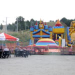 Wakacyjne wydanie Raportu Dnia z Parku Rozrywki i Miniatur Sabat Krajno / Grzegorz Jamka / Radio Kielce